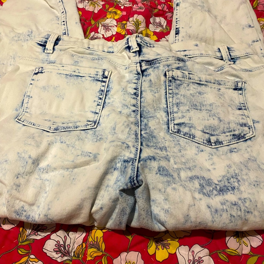 Acid wash jeans